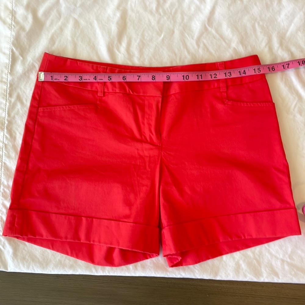 Shorts coral color
